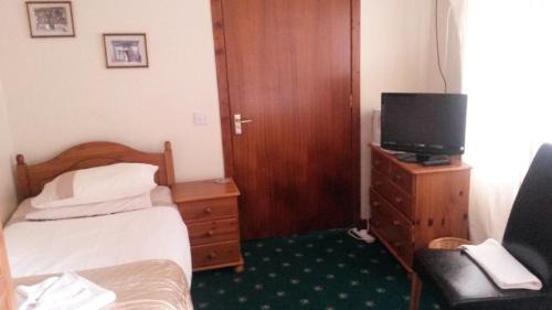 Twin Room with Private Bathroom