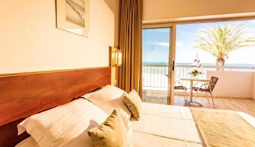 Double or Twin Room with Sea View