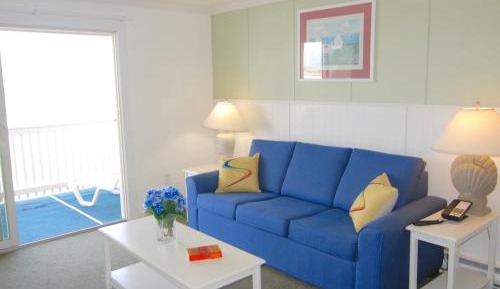 Poolside Suite with Balcony