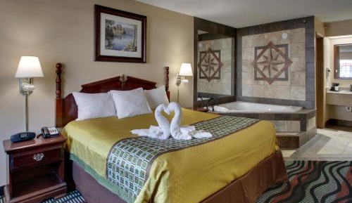  Plush King Bed with Jacuzzi (Ground Level)