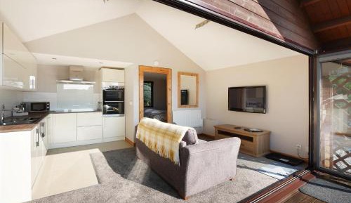 One Bedroom Lodge with Private Hot Tub & Spa