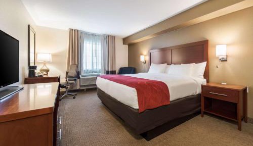 King Room with tub - Accessible/Non-Smoking