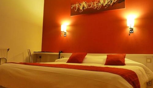 Double or Twin Room with Bathtub