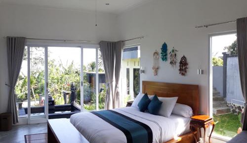 Queen Room with Garden View