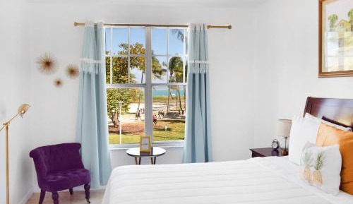 Signature Room Ocean View with One King Bed 
