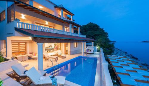 Villa - Beach Front