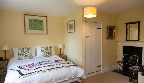 Double Room - Yellow Room