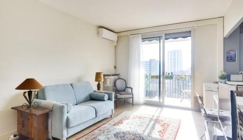 One-Bedroom Apartment