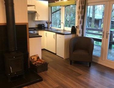 Skerry Cabin (2 bedrooms) – NO hot tub, free Wi-Fi