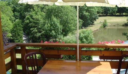 One-Bedroom Apartment with Balcony