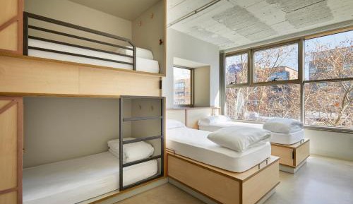 Quadruple Room with Private Bathroom