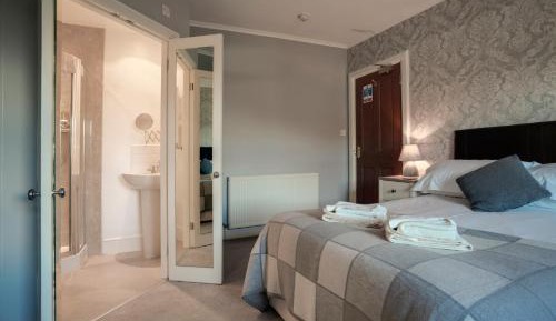 Family Room (2 Adults + 1 Child)