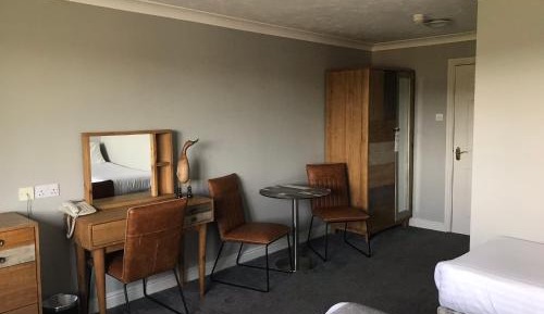 Family Room (2 Adults + 1 Child)