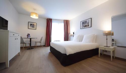 One-Bedroom Apartment (4 Adults)