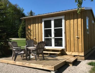 Bungalow - Shared shower and kitchen sink 