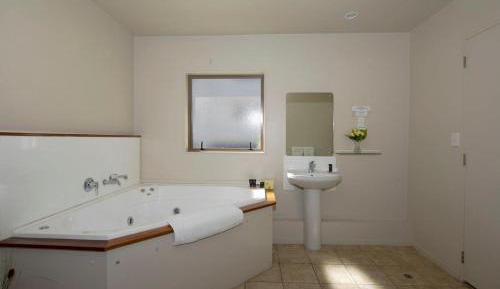 King Studio with Spa Bath