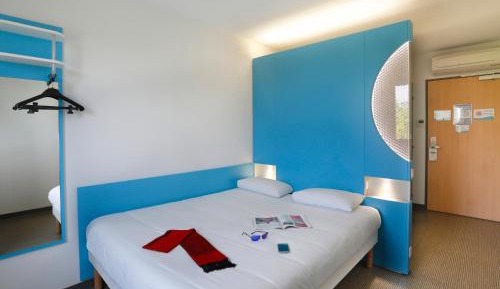 Adjacent room non-connecting