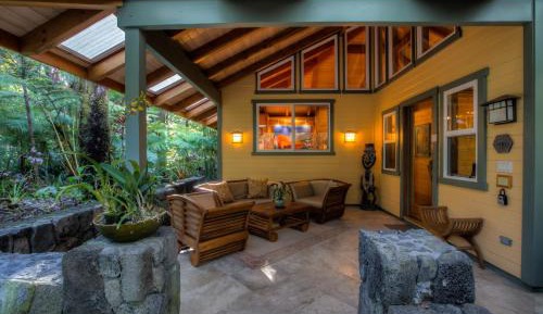 Queen Suite with Spa Bath