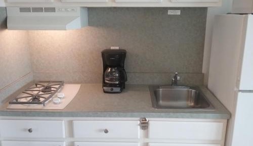 One-Bedroom Suite with Side Ocean View and Kitchenette