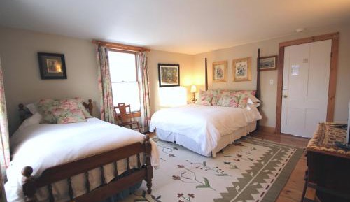 Triple Room with Private Bathroom