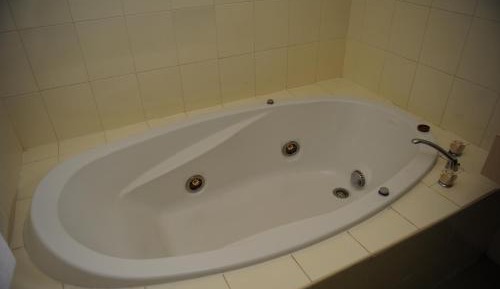 Deluxe Queen Room with Spa Bath