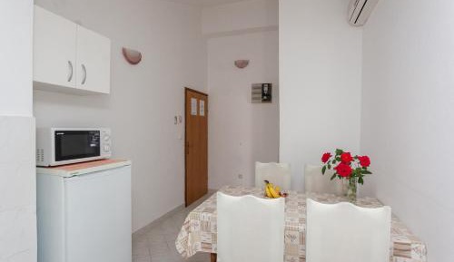 Apartment (5 Adults)