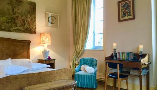 Deluxe Room (2 Adults + 1 Child)