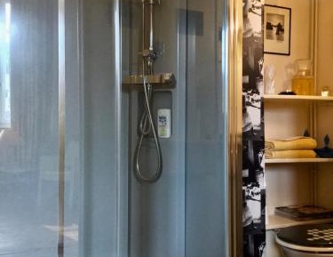 Deluxe Room (2 Adults + 1 Child)