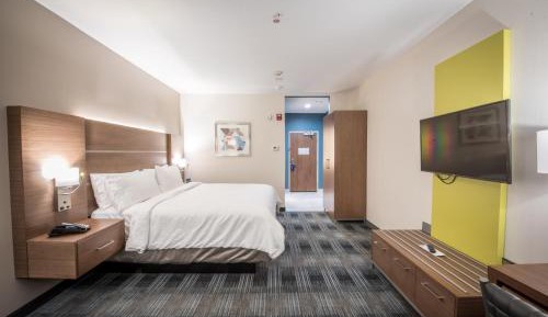 King Room with Walk-in Shower - Communications Accessible