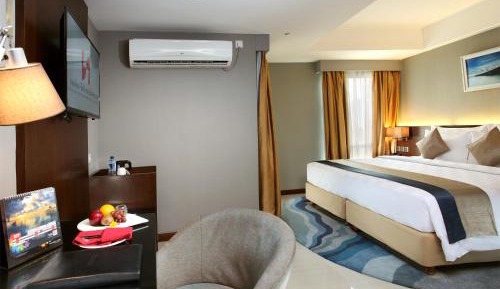 Deluxe Queen Room
