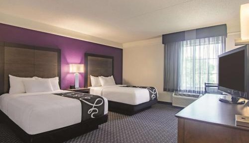 Double Room with Two Double Beds and View - Non-Smoking