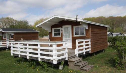 Standard Cottage with Sofabed/Bunk beds and with Shared Bathroom 164 ft away.   (4 Adults)