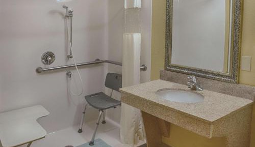 King Room with Bath Tub - Mobility/Hearing Accessible - Non-Smoking