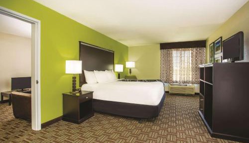 Deluxe King Suite