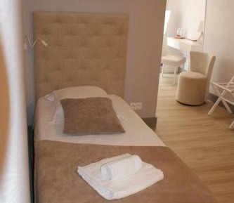 Family Room - 25 to 98 ft²