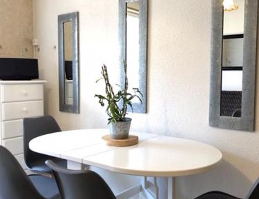 Apartment with Mountain View