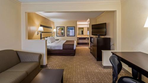 King Suite with Sofa Bed - Smoking