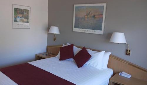 Deluxe Queen Room with Pool View - Non-Smoking