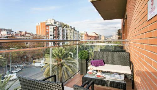 Two-Bedroom Apartment - Top Floor with Sagrada Familia views