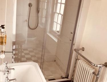 Family Room (2 Adults + 2 Children)