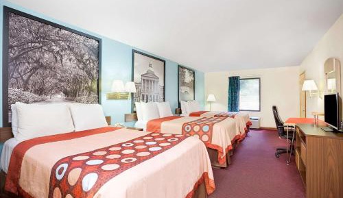 Studio Suite with Three Double Beds - Smoking