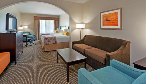 Queen Suite with Sofa Bed