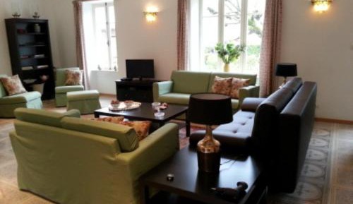 Three-Bedroom House (10 Adults)