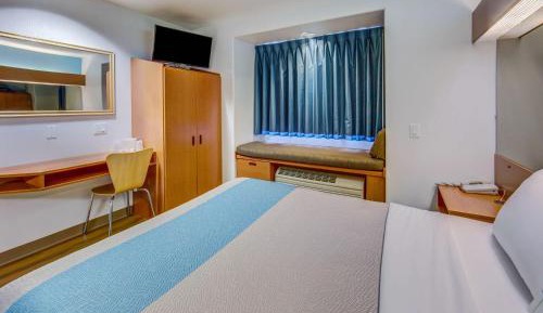 Queen Room - Non-Smoking