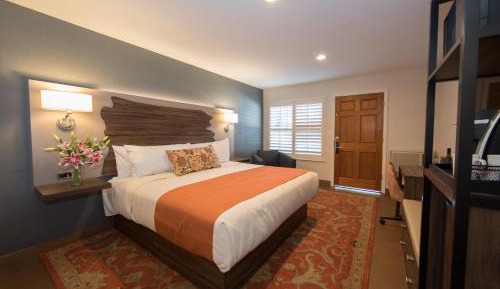 Deluxe King Room - Non-Smoking