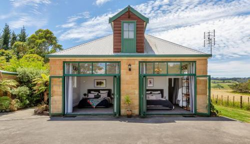 Deloraine Cottage - luxury accommodations near Abbey Caves