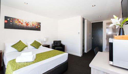 Queen Studio with Mine View