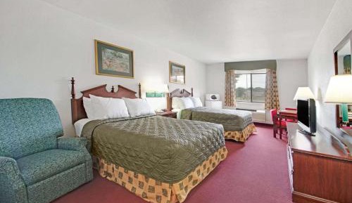 Queen Room with Two Queen Beds - Non-Smoking