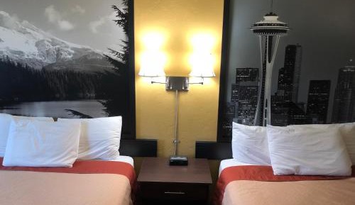 Queen Room with Two Queen Beds - Non-Smoking