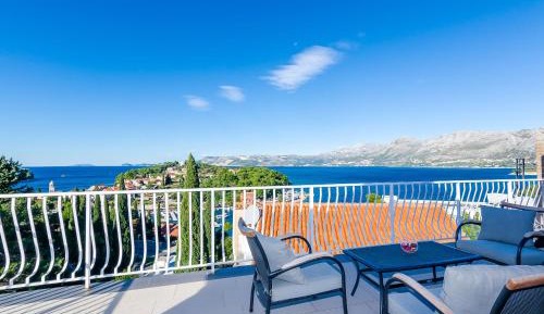 Two-Bedroom Apartment with Balcony and Sea View